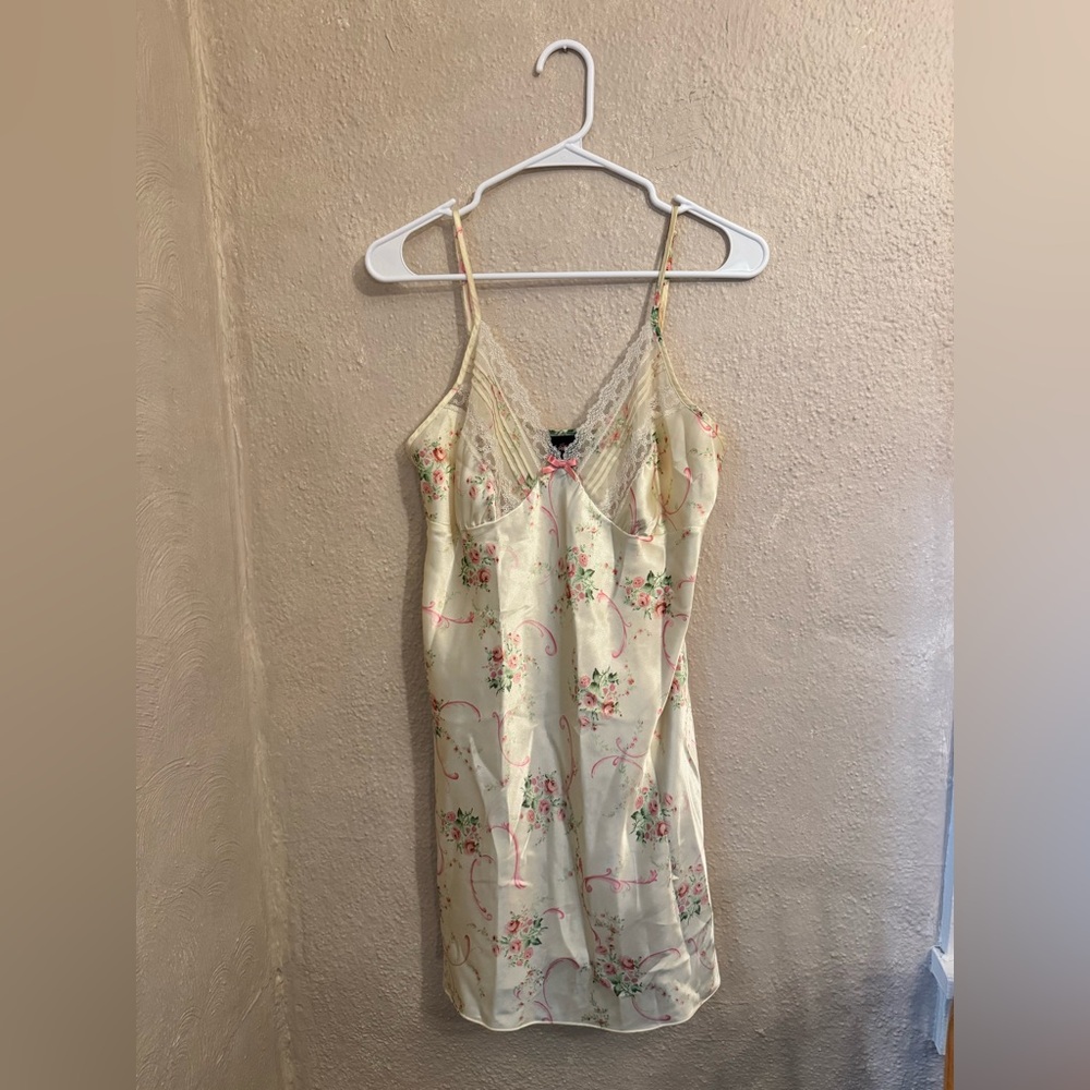 Secret Treasures Floral Chemise - Cream and Pink